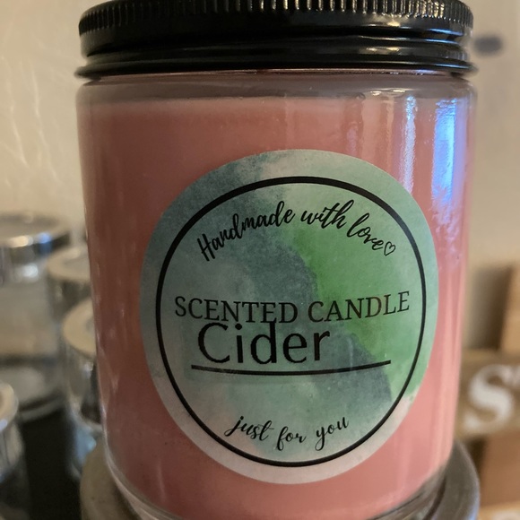These are hand made candles, different smells and likes - Picture 7 of 12